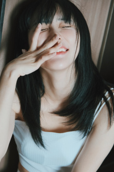 两片肥厚乌黑的陰唇